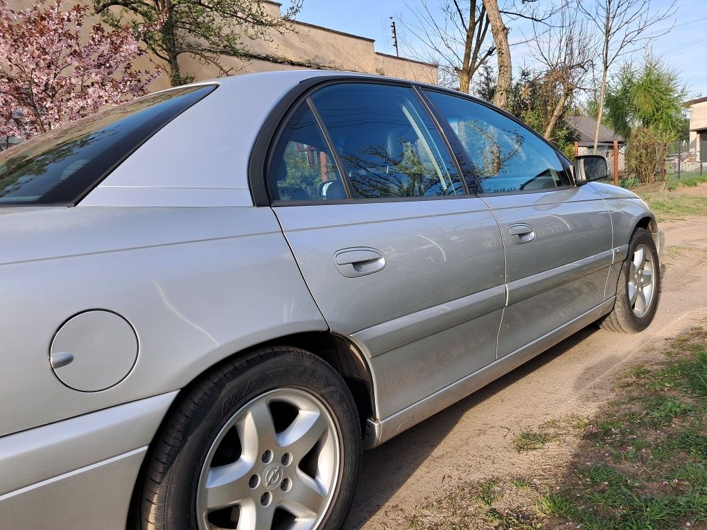 Opel Omega 2002 rok 2.2  bdb stan możliwa zamiana