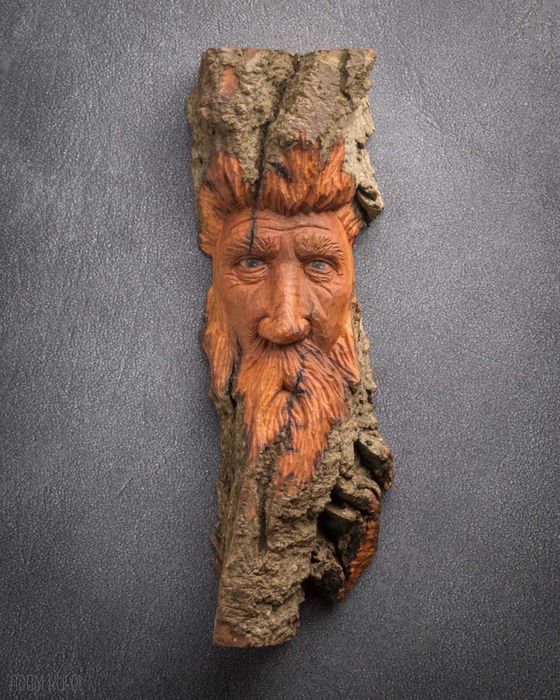 Rzeźba w korze woodspirit, twarz, duch Bieszczadów