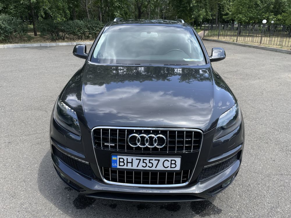 Audi Q7 3.0 TDI Sline Premium Plus в очень хорошем состоянии