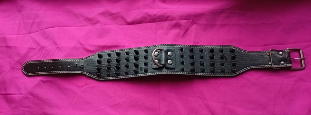 Ошейник с шипами