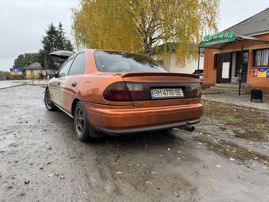 Автомобіль Мазда 323