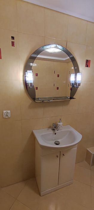 Lustro + szafka z umywalką i baterią