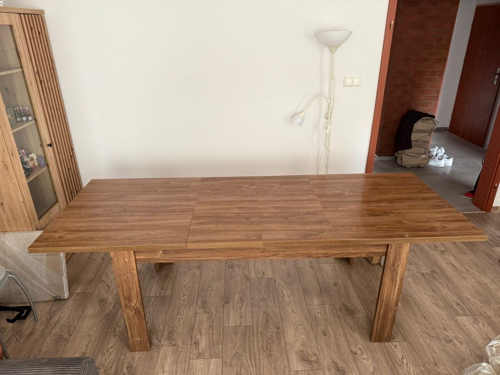 Stół rozkładany do salonu