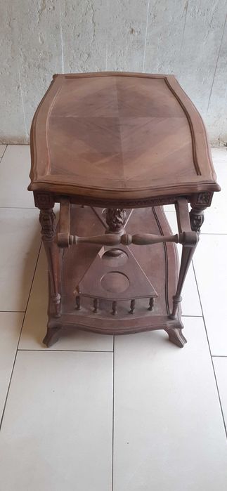 Mesinha de chá em raiz de nogueira