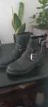 Botas pretas de criança