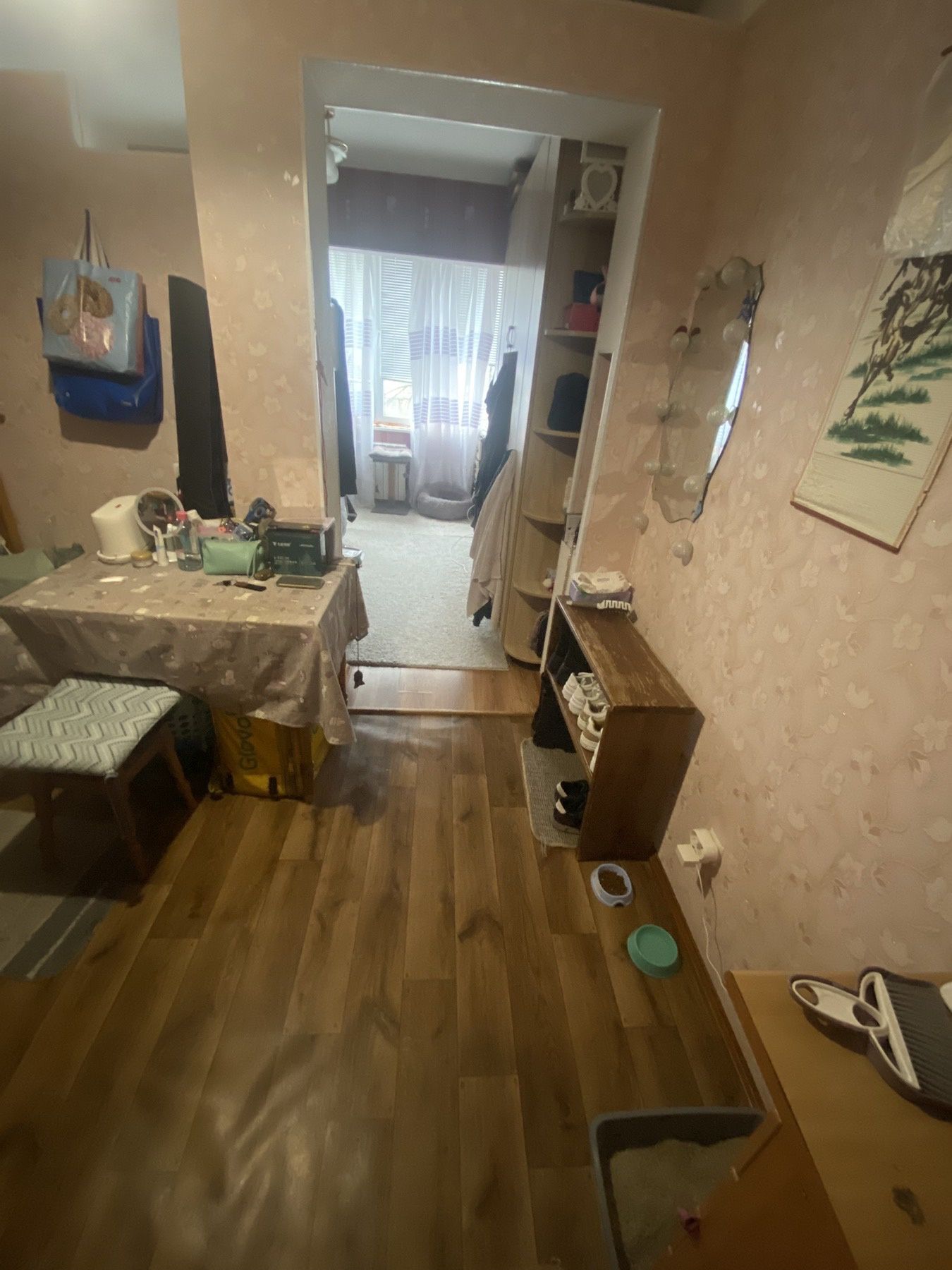 Продам кімнату з меблями та технікою по вул.Кубанської України 53а