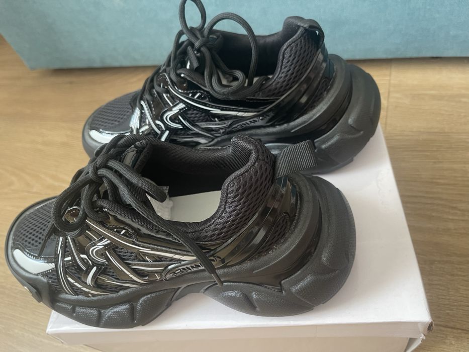 Нові жіночі кросівки на 37 розмір