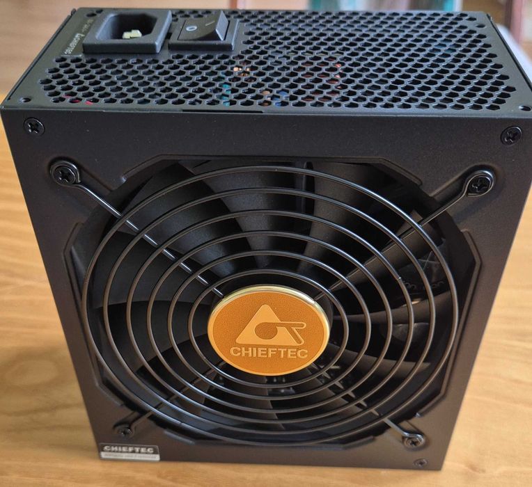 Zasilacz Chieftec Polaris 1050W 80 Plus Gold (PPS-1050FC)