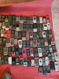 Лот кнопочных мобильных телефон.
