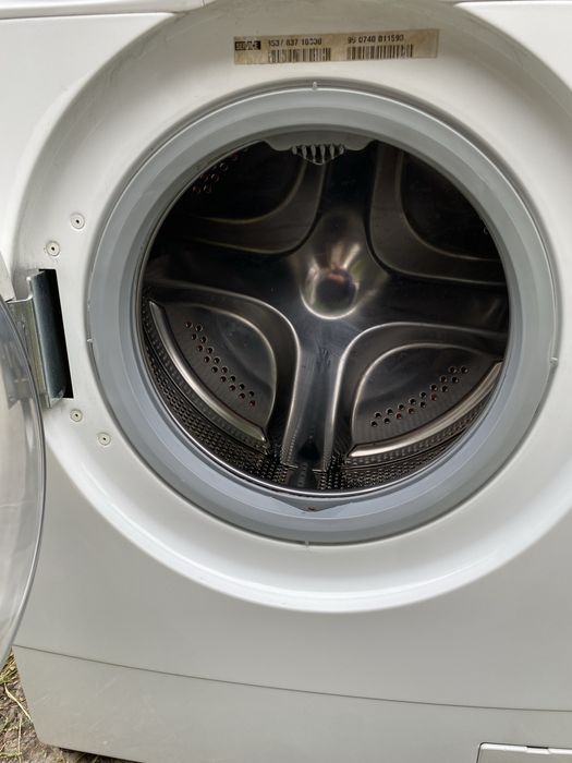 Продам пральну машину Whirlpool  Ультра тонка