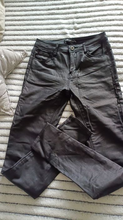 Spodnie eco skóra woskowane