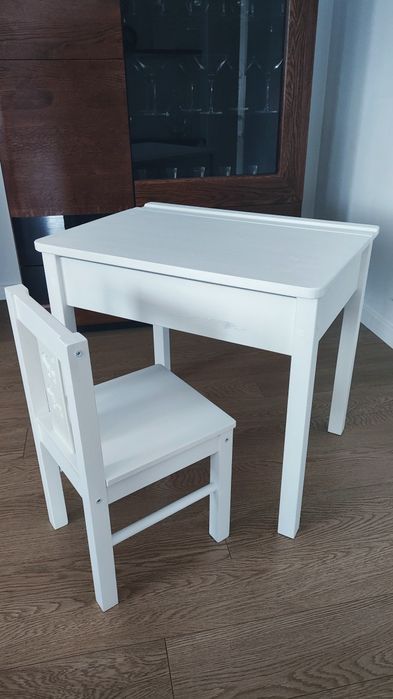 Biurko i krzesło dla dzieci IKEA krzesło KRITTER,  biurko SUNDVIK.