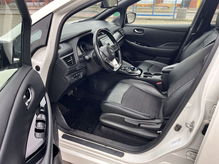 Nissan Leaf biala perła N connecta propilot kamera 360 faktura