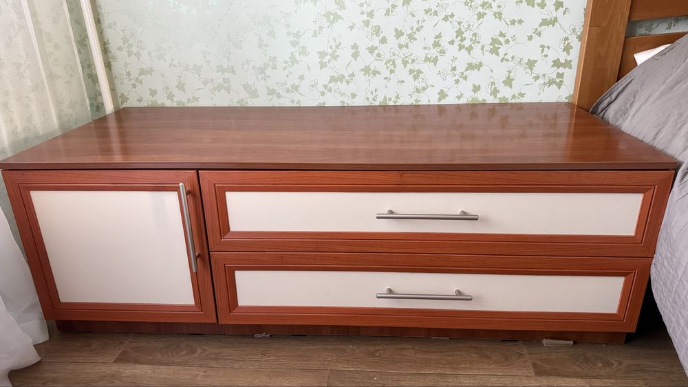 Комод, тумба під телевізор