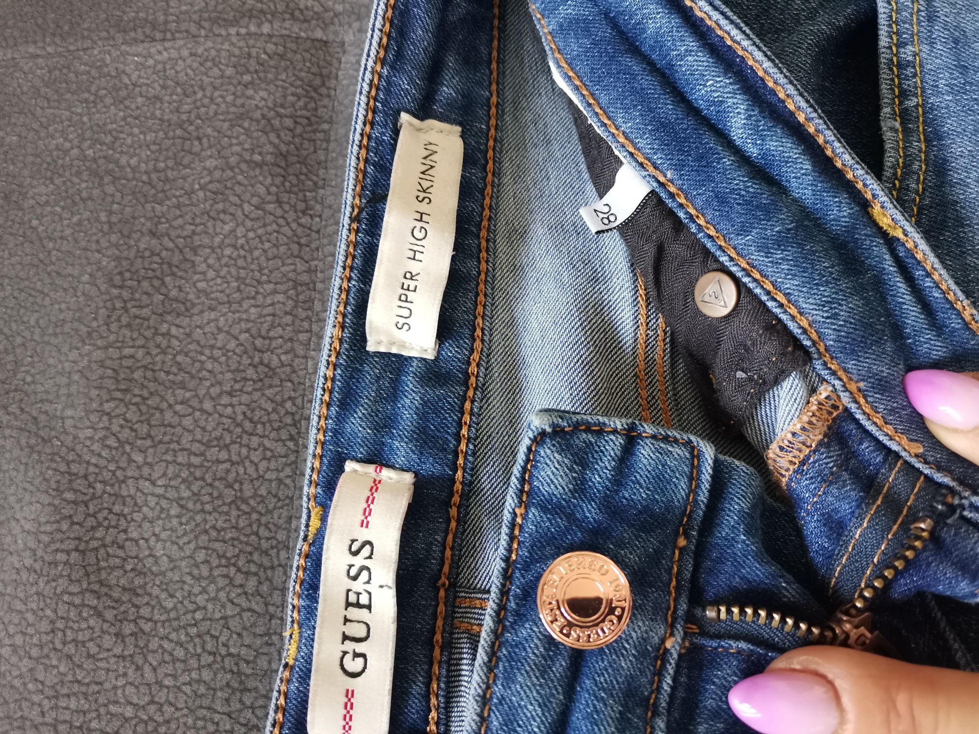 Spodnie jeansy GUESS r. 28 b. dobry stan