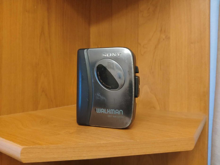 Продам кассетные плееры  CROWN SZ-33 и Sony Walkman WM-EX150