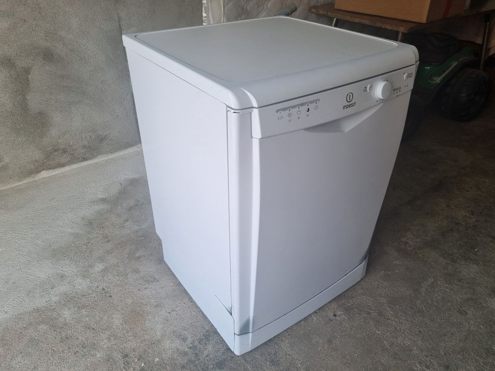 Maquina lavar loiça Indesit