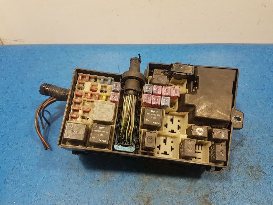 MAZDA 3 1.6D SKRZYNKA BEZPIECZNIKÓW