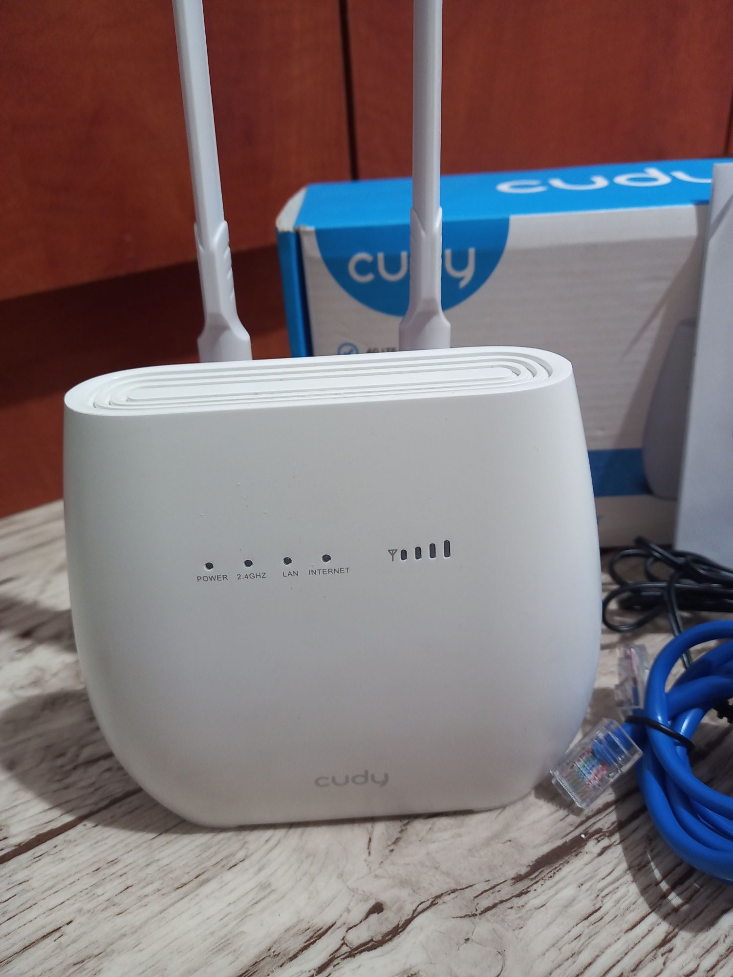 Router Wi-Fi CUDY 4G LTE N300