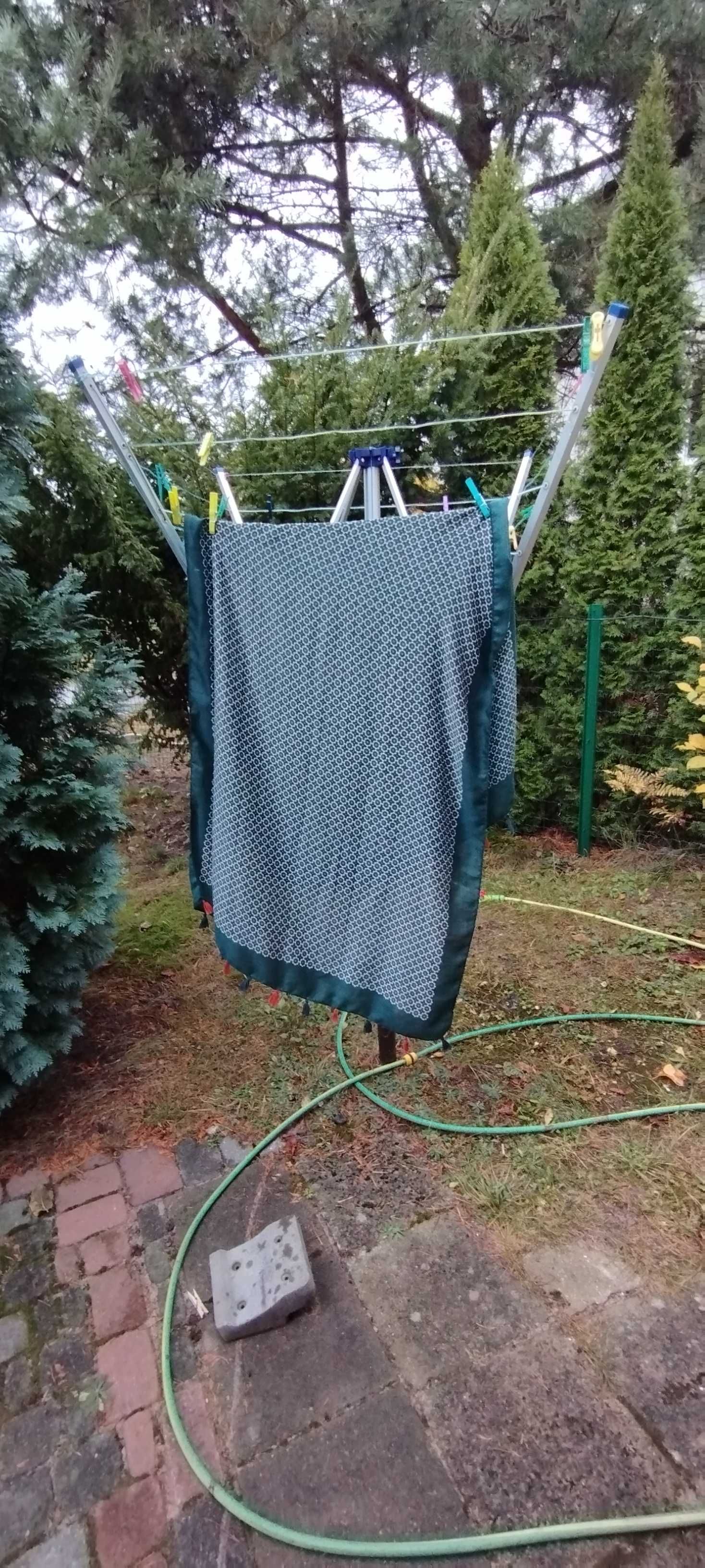 Chusta damska z frędzlami
