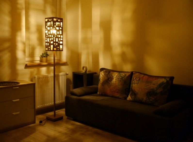 Lampa geometryczna stojąca