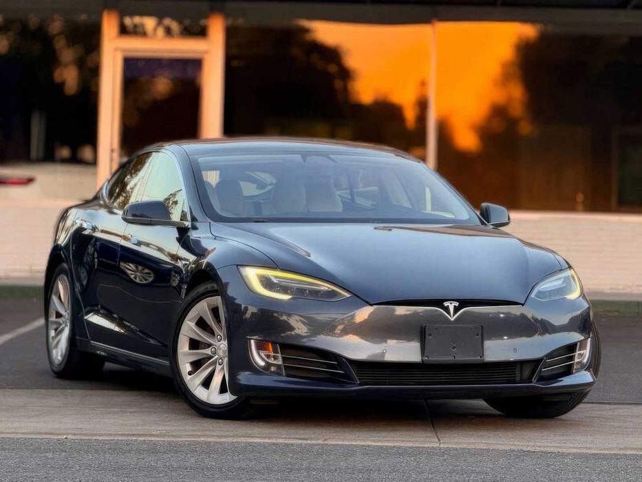 Tesla Model S      2017