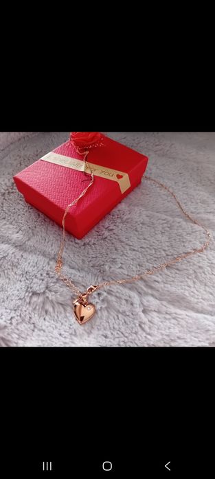 Pozłacany łacuszek z zawieszką dwustronną