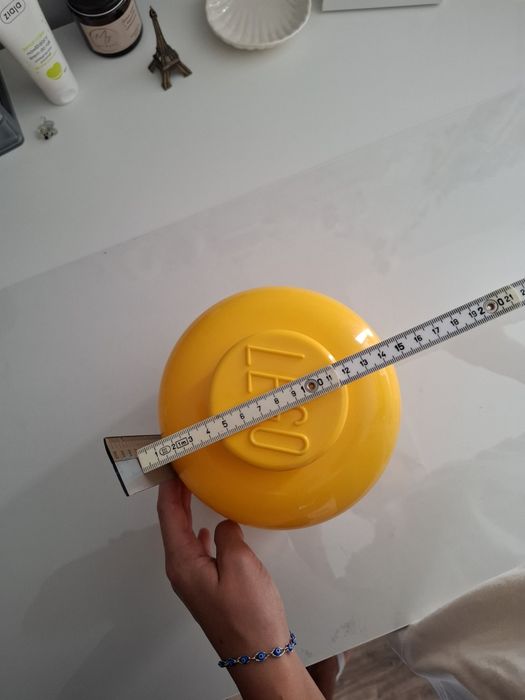 Pojemnik na lego głowa.