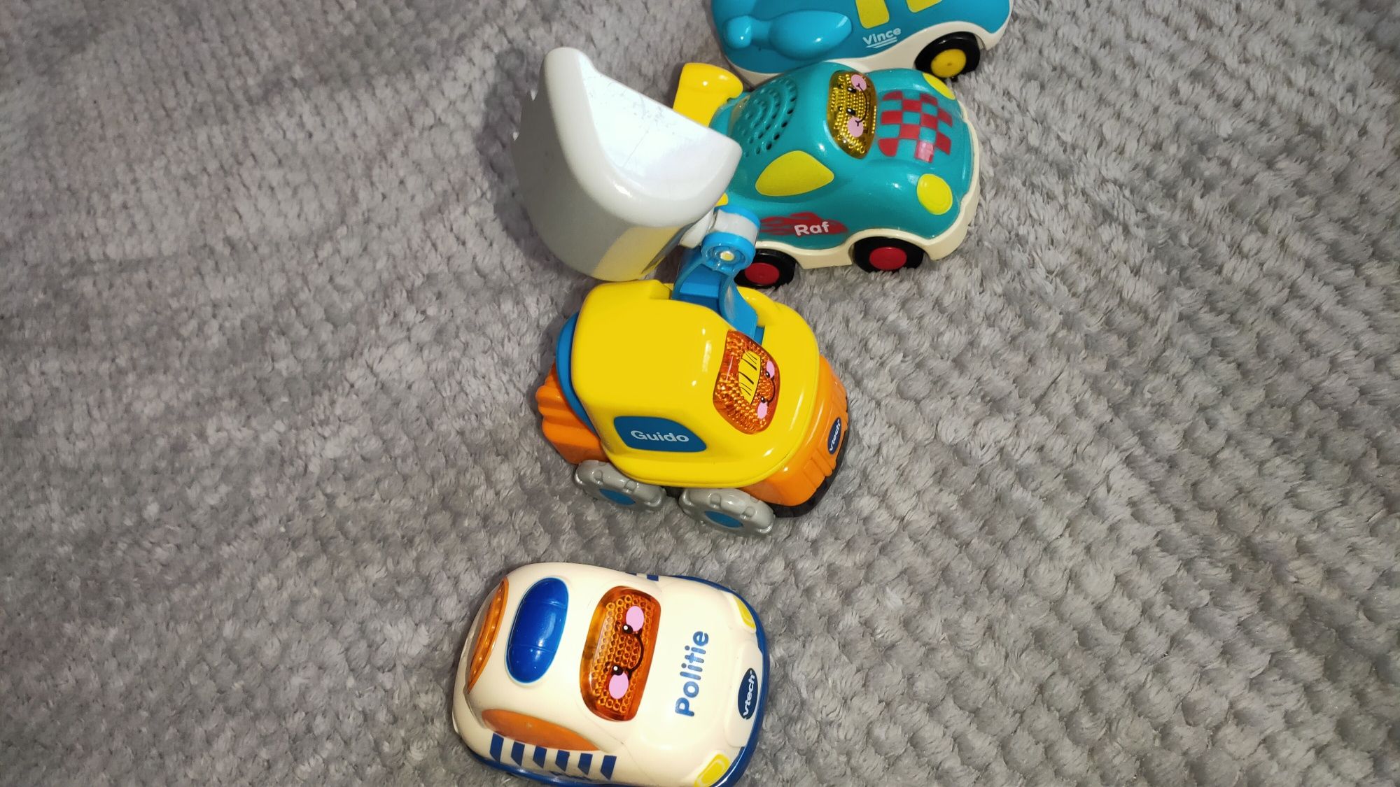 Zestaw 5 autek vtech toot toot prawdopodobnie po niderlandzku