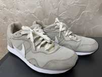 Кросівки жіночі Nike Venture Runner