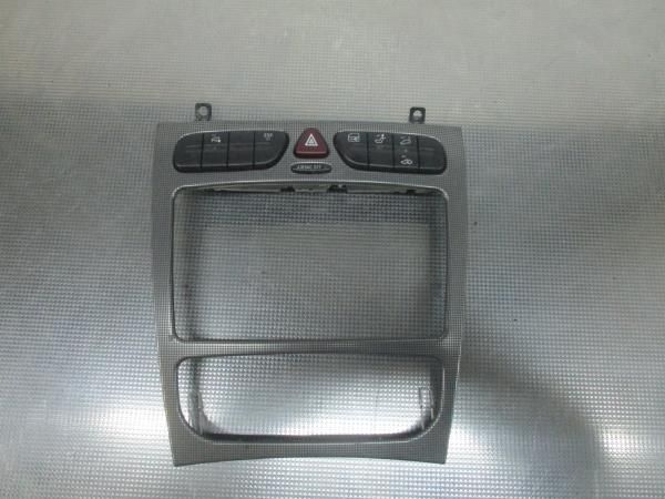 Moldura da consola central / rádio / aro MERCEDES-BENZ Classe C (W203)