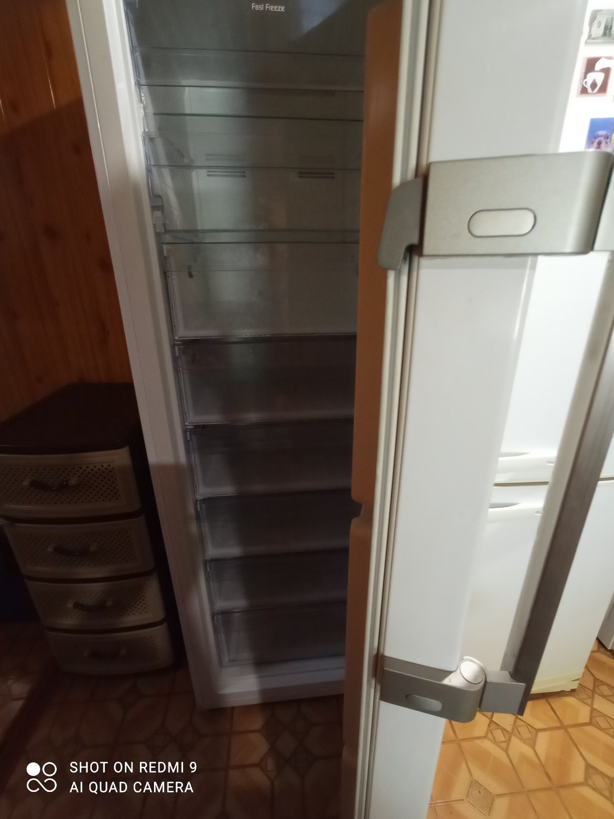 Продам морозильну камеру Beko  RFNE312E23W.