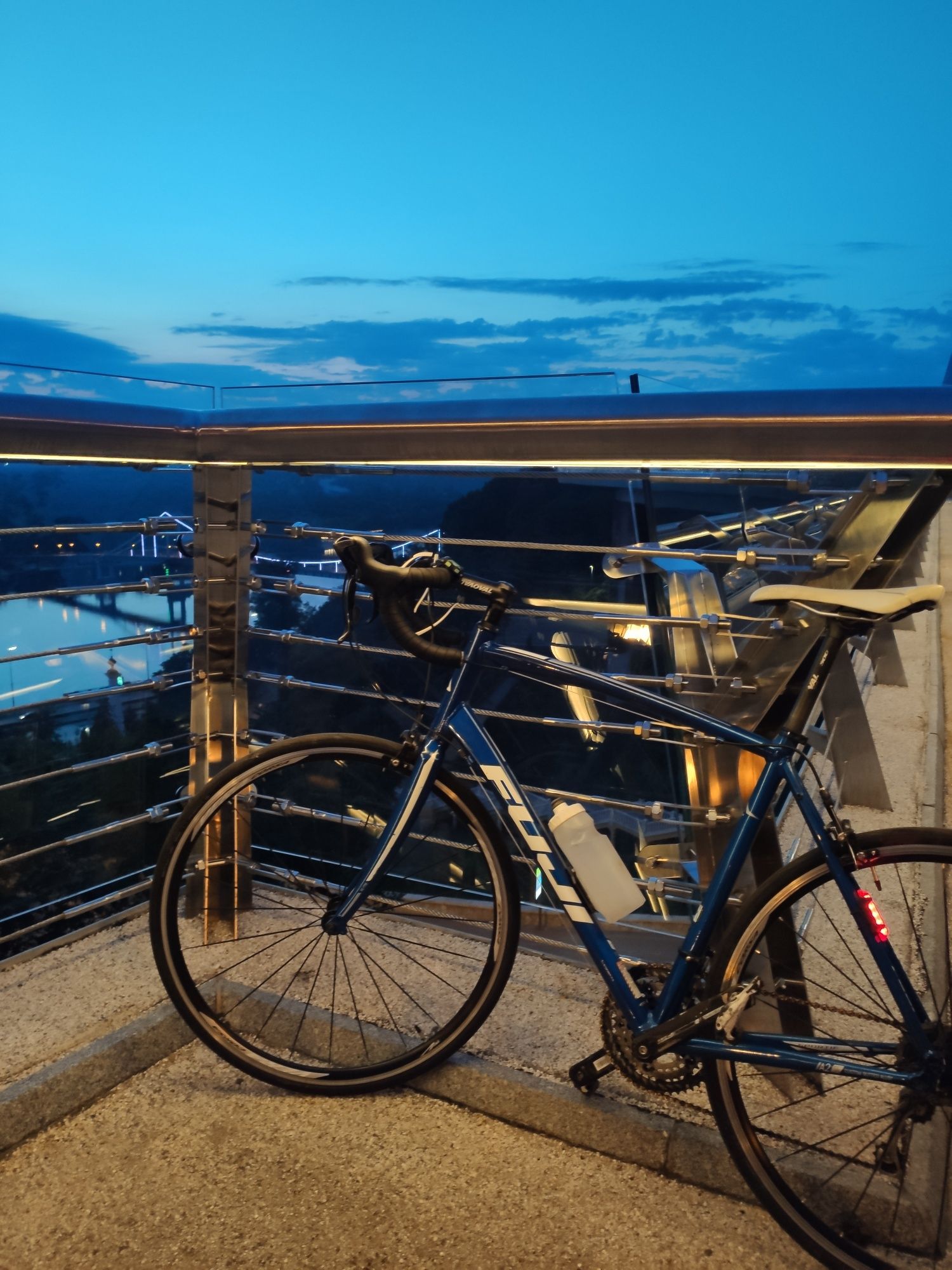 Шосейний велосипед Fuji Sportif Tiagra