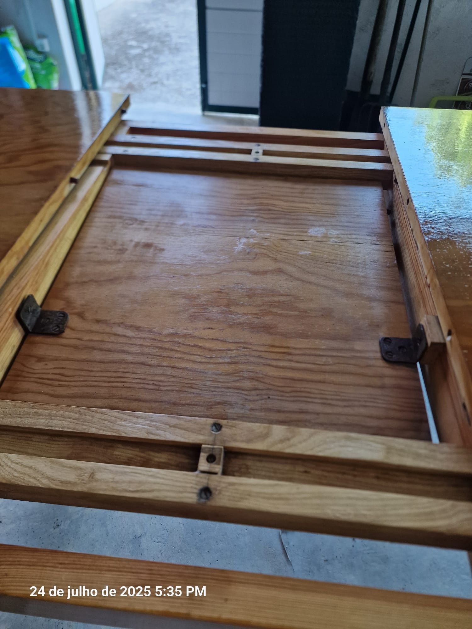 Mesa de sala madeira maciça com 1.50 extensivel a 2 metros com 1.00 la