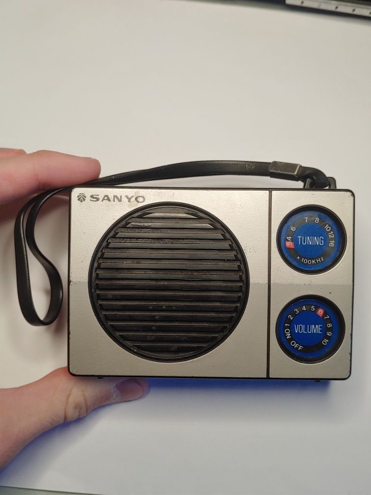 Ретро кишеньковий вінтажний транзисторний радіо SANYO RADIO MODEL NO.