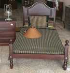 cama solteiro  em madeira