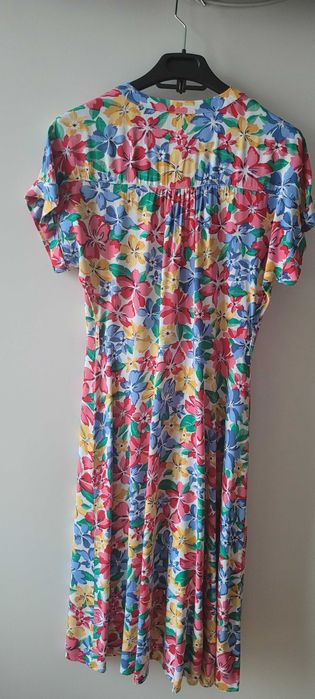 Vestido completamente novo