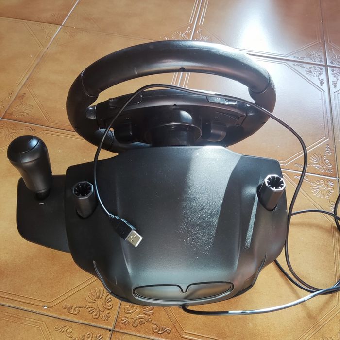 Pedais + volante da trust GTX