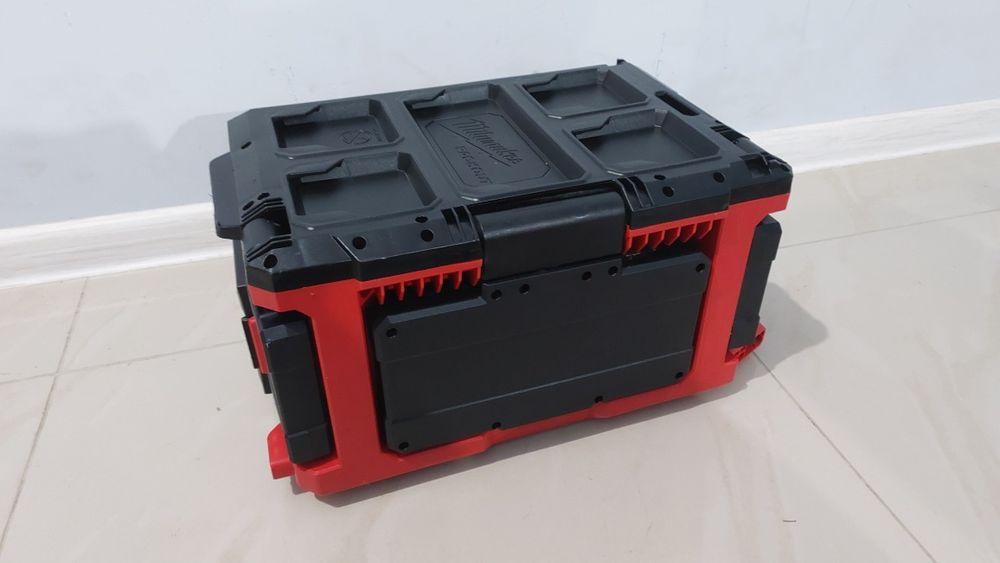 Ліхтар акамуляторний Milwaukee Packout M18 POALC