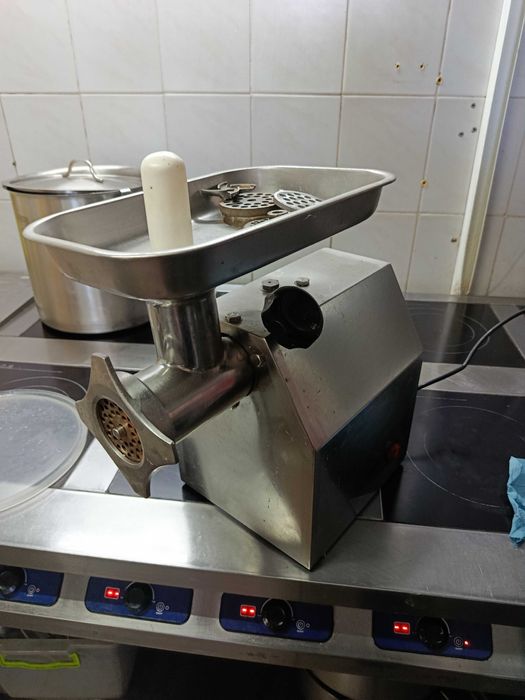 продам холодильную витрину для мяса