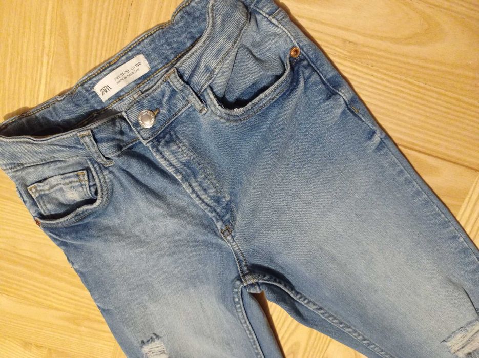 Spodnie z przetarciami dziurami ZARA 152 jeansy