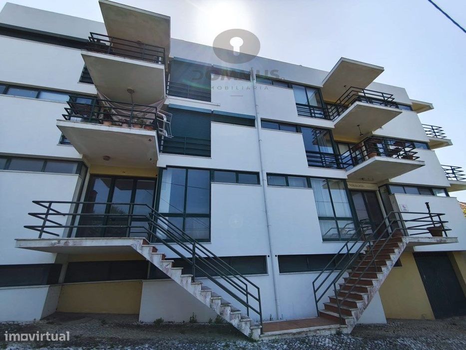 Loja C/ Parqueamento - Rio de Mouro