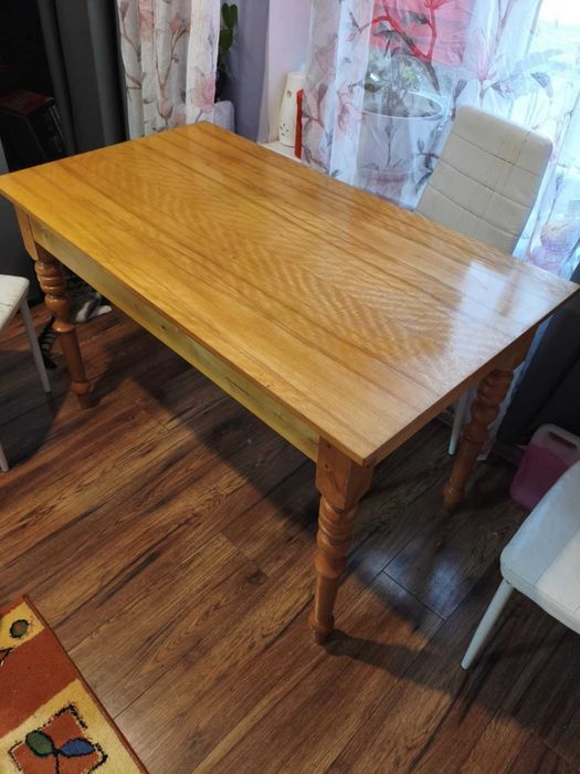 Stoł w dobrym stanie