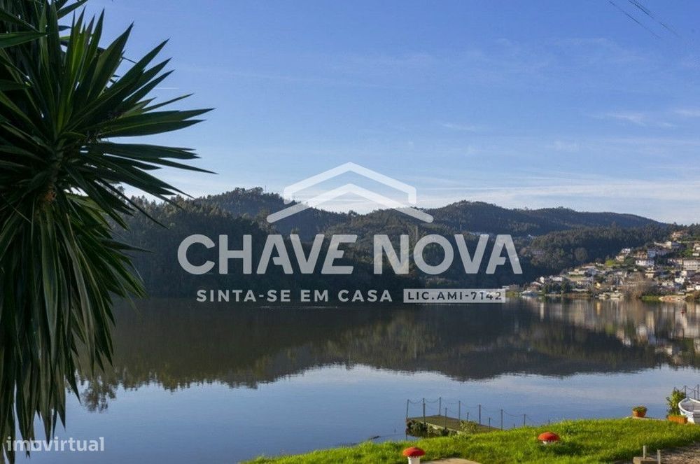 Moradia Isolada V3 c/Piscina + 2 T2 em  Melres (Gondomar)