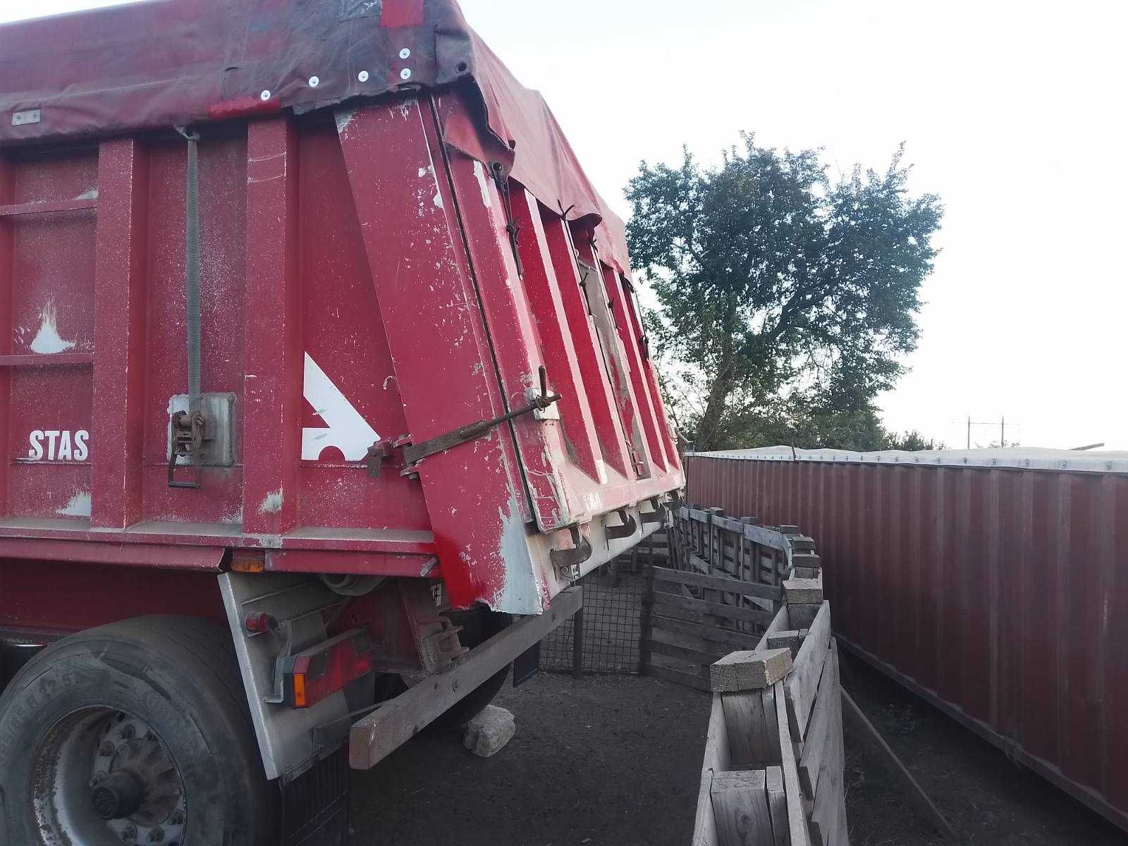 Продам напівпричіп STAS 1998 р.в 48 куб