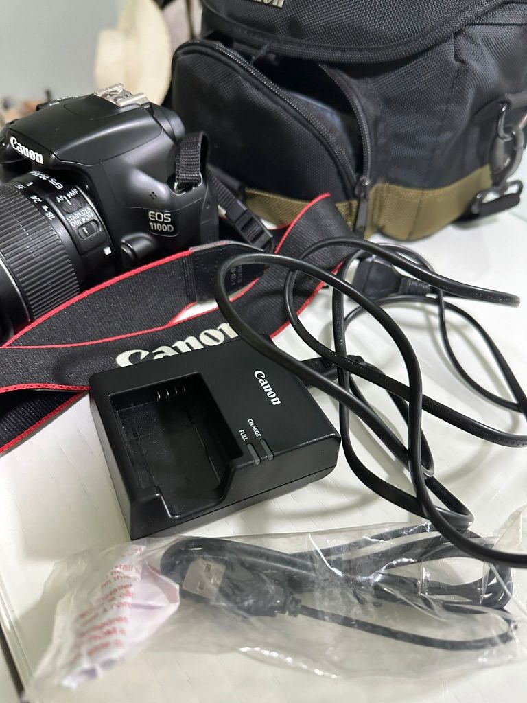 Máquina fotográfica Canon  EOS 1100D