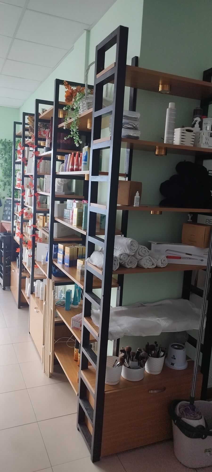 Mobiliario de ESTETICA estantes