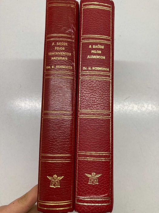 2 Livros- A Saúde Pelos Tratamentos Naturais e A Saúde Pelos Alimentos