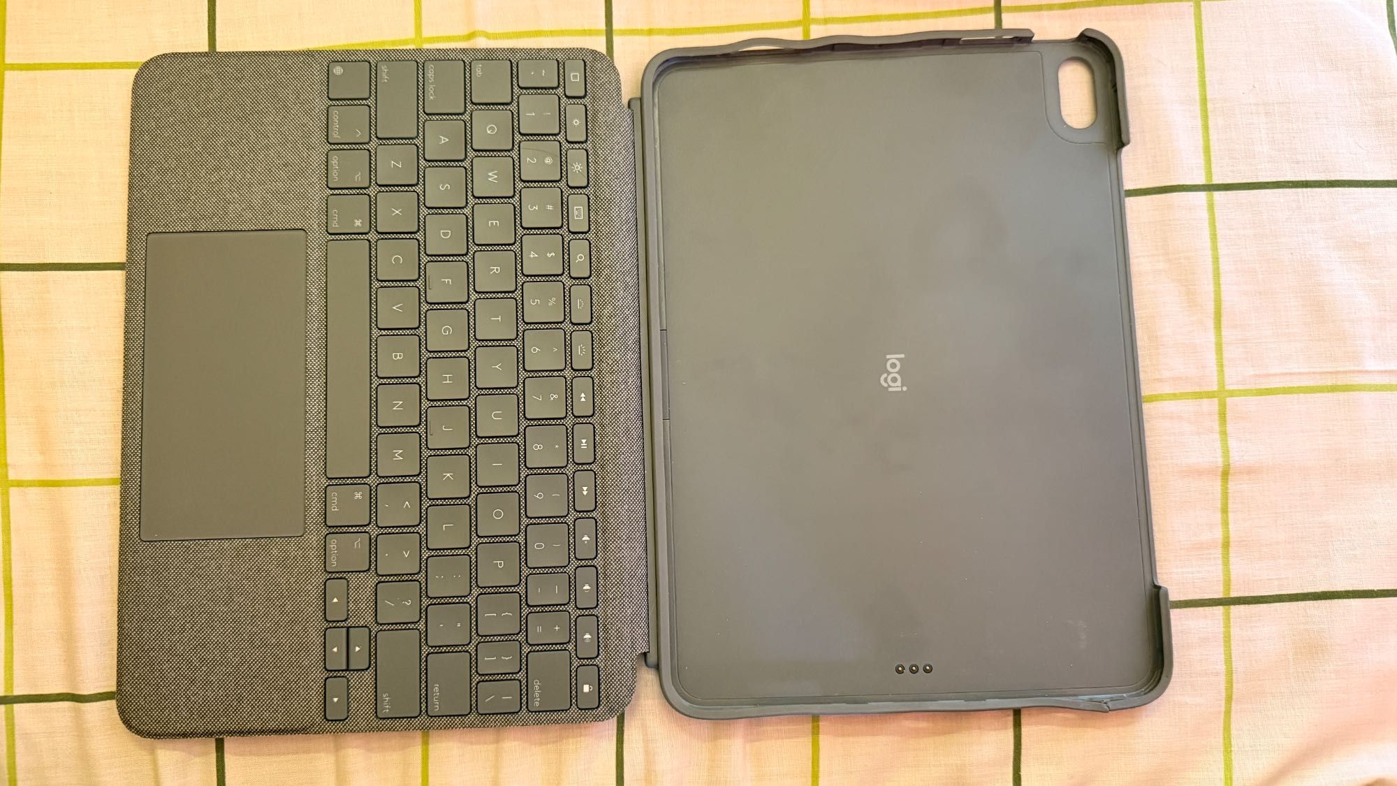 Logitech Folio Touch Keyboard for iPad Air 10.9'' 4th/5th gen