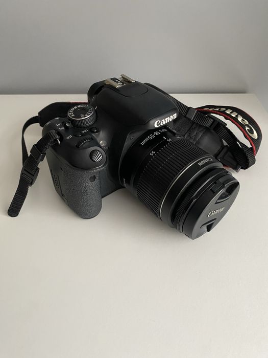Lustrzanka Canon EOS 600D + obiektyw EFS 18-55mm + torba